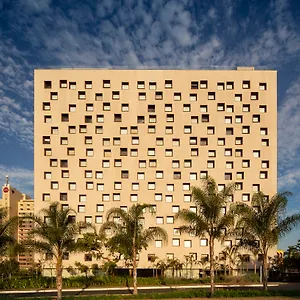 Hotel B